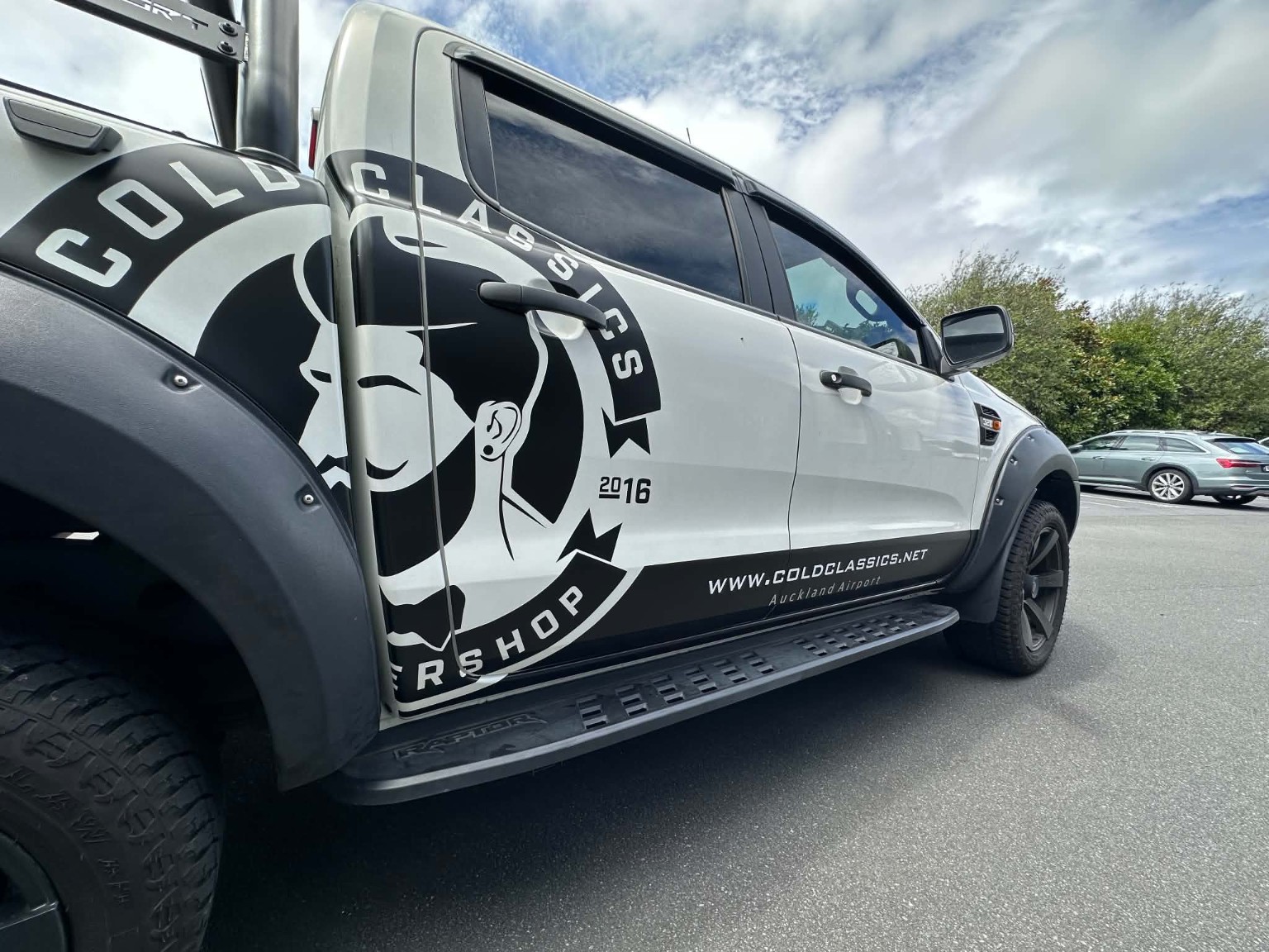 Custom vehicle graphics on a commercial vehicle